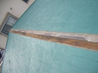 棟板金の被害箇所