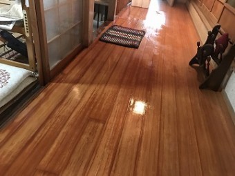 水浸しの床