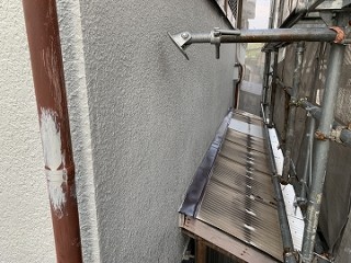 ひび割れ補修塗装後