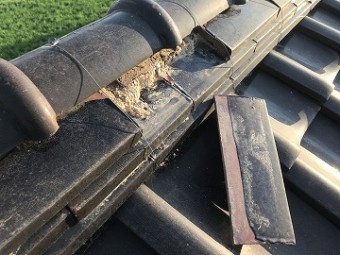 瓦のズレ