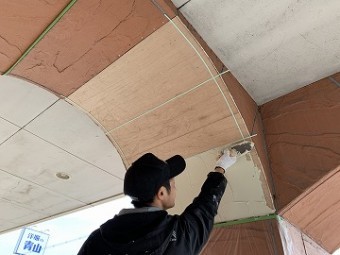 目地棒を入れてガラ付け