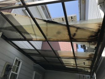 風災被害にあった屋根