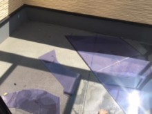 割れたテラス屋根