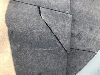 瓦のひび割れ