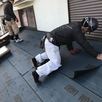 片面粘着ルーフィング貼り付け