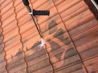 高圧洗浄の様子
