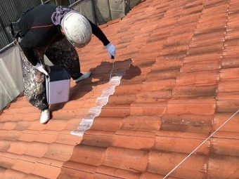 プライマー塗布中