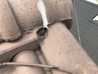瓦の穴