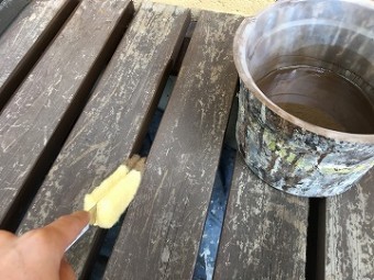 隙間をスキーマーで塗装