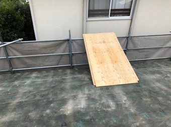 野地板荷上げ