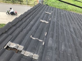瓦がズレた屋根