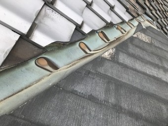 劣化した谷板金