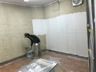 壁塗装の様子