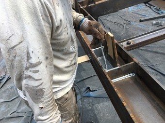 刷毛塗り作業