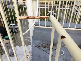 手摺り断裂