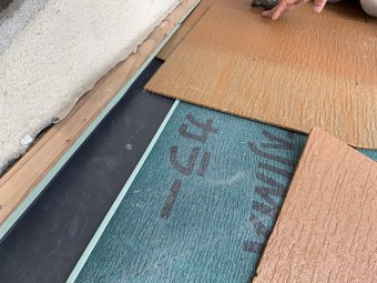 捨て谷を被せて瓦葺き
