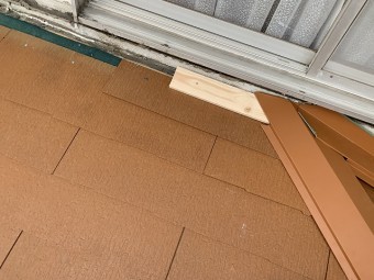 壁際抜き板