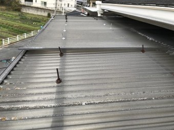 はがれそうな波板