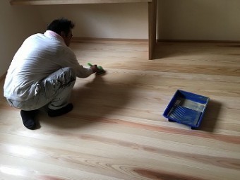 フローリング塗布