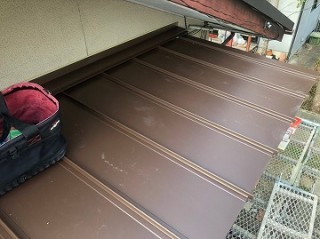 仕上がった玄関庇