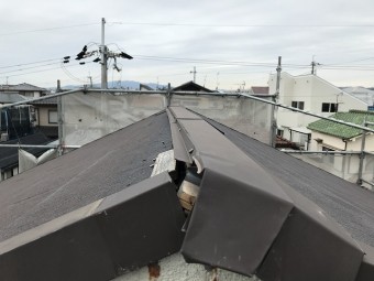 棟板金のズレ