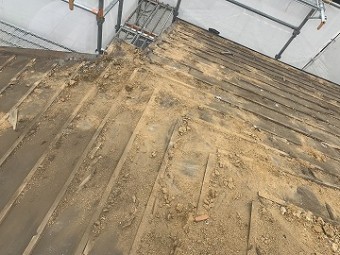 屋根下地