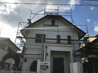 足場組立途中