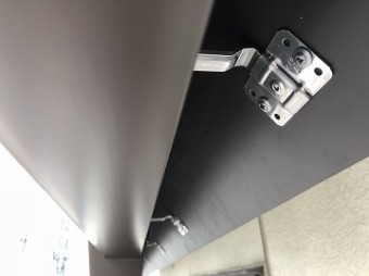 鼻隠し板止め具