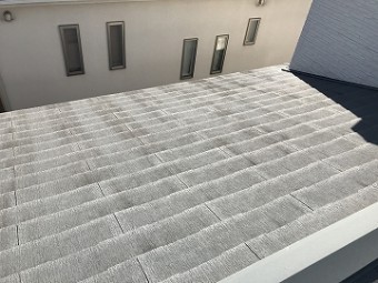 汚れが目立った屋根