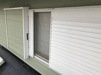 新品のような雨戸