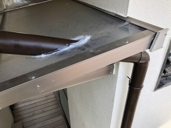 屋根絡み