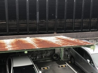 錆びたトタン屋根