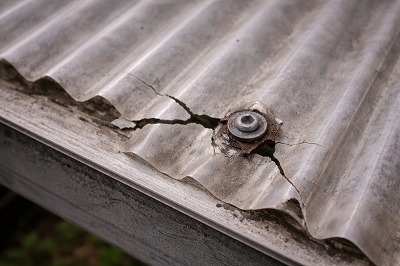 橿原市で波板交換をお考えの方へ｜強風・経年劣化で多い交換工事の施工事例