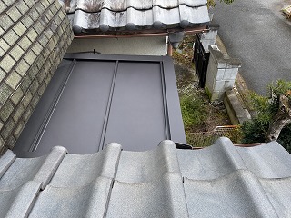 大和郡山市 GL鋼板で仕上げた玄関屋根