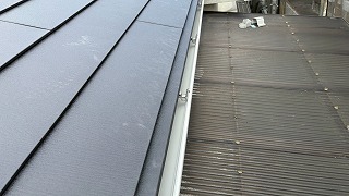 新しい軒樋の取付