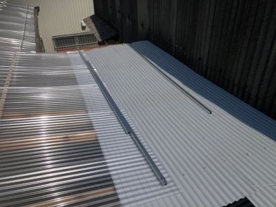 香芝市の工場で鉄板屋根を張り替えた施工完了写真