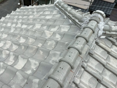 棟瓦が整列し補修必要ない