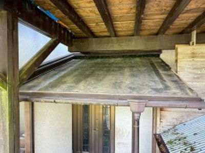 大和郡山市で劣化が進行した庇