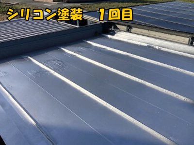 大和郡山市コンテナハウスのトタン屋根ファインＳＩ塗装で仕上げ