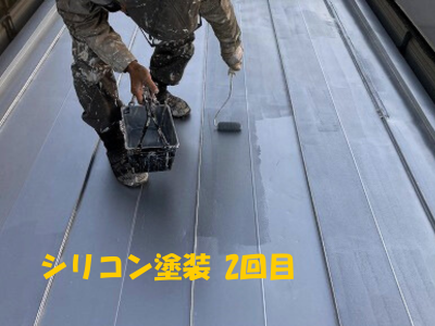 大和郡山市コンテナハウスのトタン屋根２回塗り