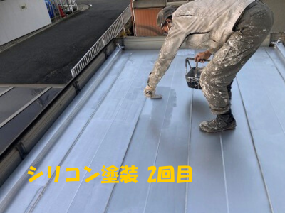 大和郡山市コンテナハウスのトタン屋根２回塗りで美しい仕上ががり