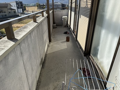 モルタルベランダ