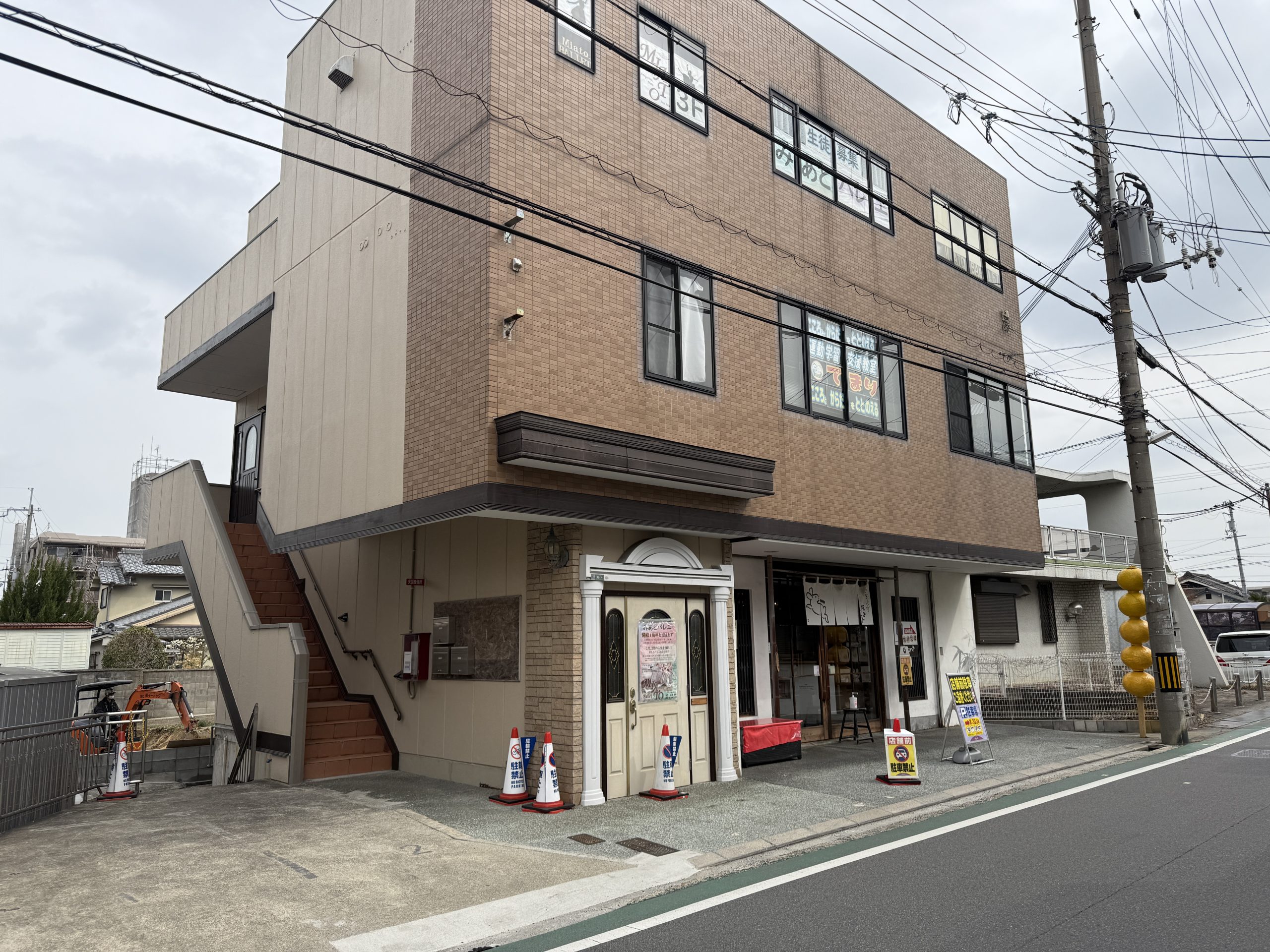 奈良市の店舗の天井雨漏り外壁塗装劣化現場調査