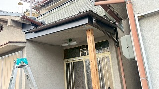 大和郡山市 雨漏りを改善した玄関屋根リフォーム