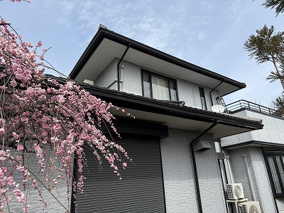 香芝市にて築年数２５年の住宅の現場調査・外壁・屋根・ベランダ