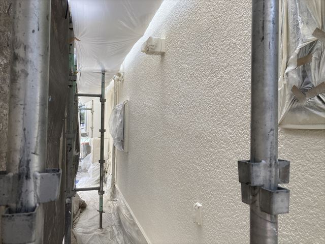 外壁　上塗り１回目塗装完了