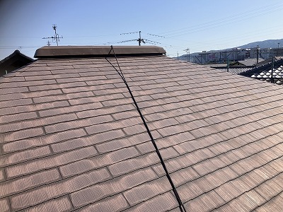 川西町で防水性能が低下したスレート屋根の施工前