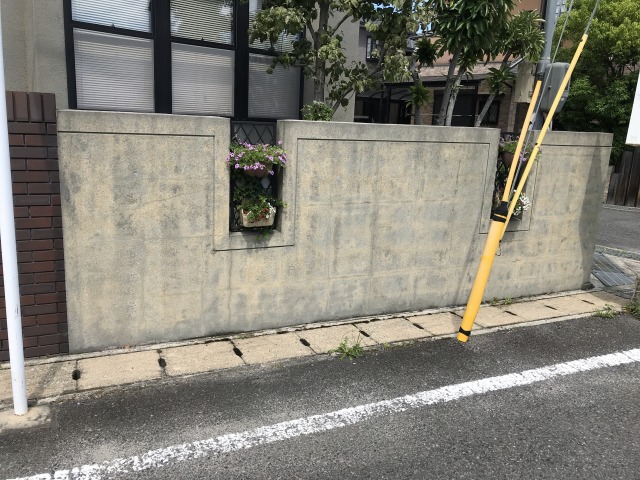 明日香村　道路に面した塀が黒ずんでいるのが気になり綺麗に塗替えました