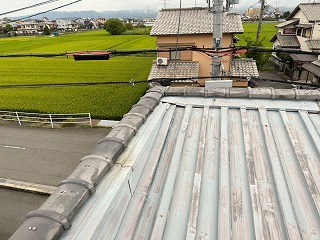 瓦屋根と金属屋根