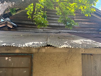 大淀町にて築70年の和風住宅の天井雨漏り！天井腐食！落下の危機！？